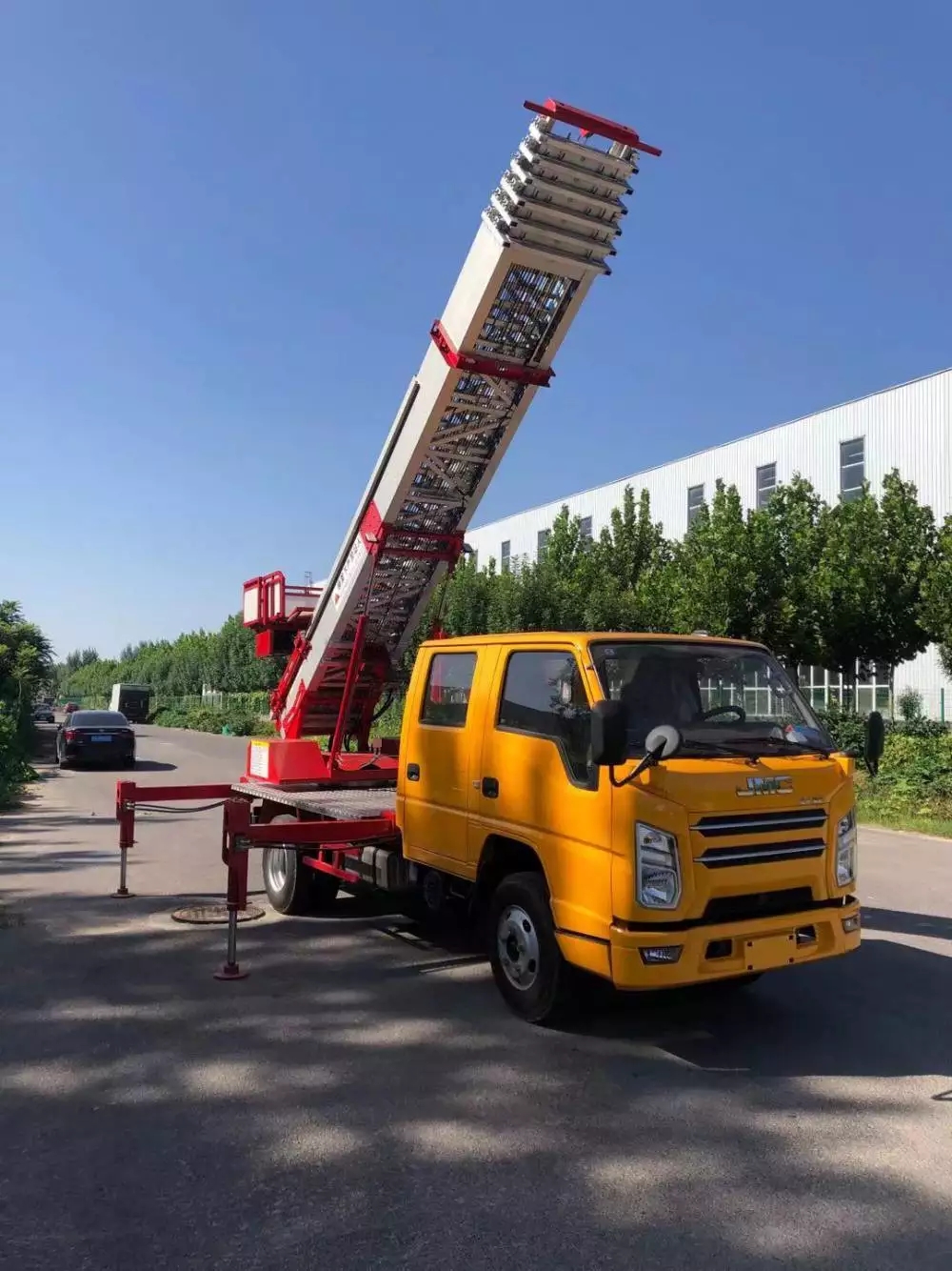 利州附近的云梯车出租服务：轻松解决高空作业需求