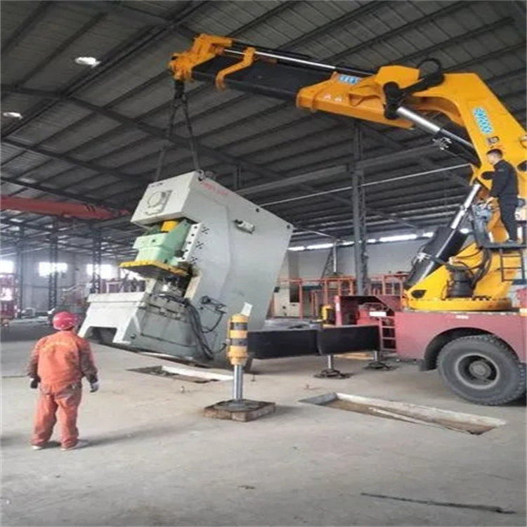 利州80吨折臂吊车出租附近电话