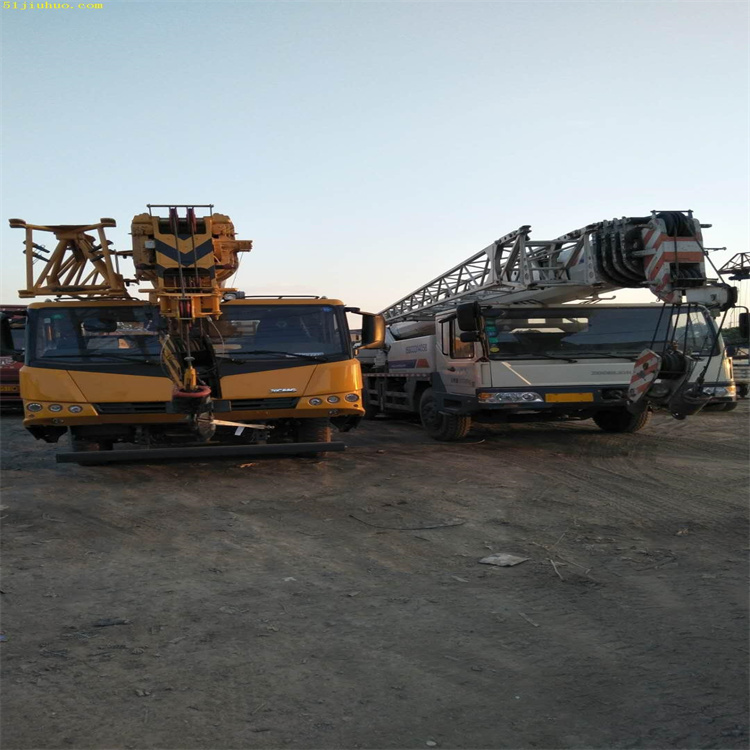 利州吊车吊挖机正确办法